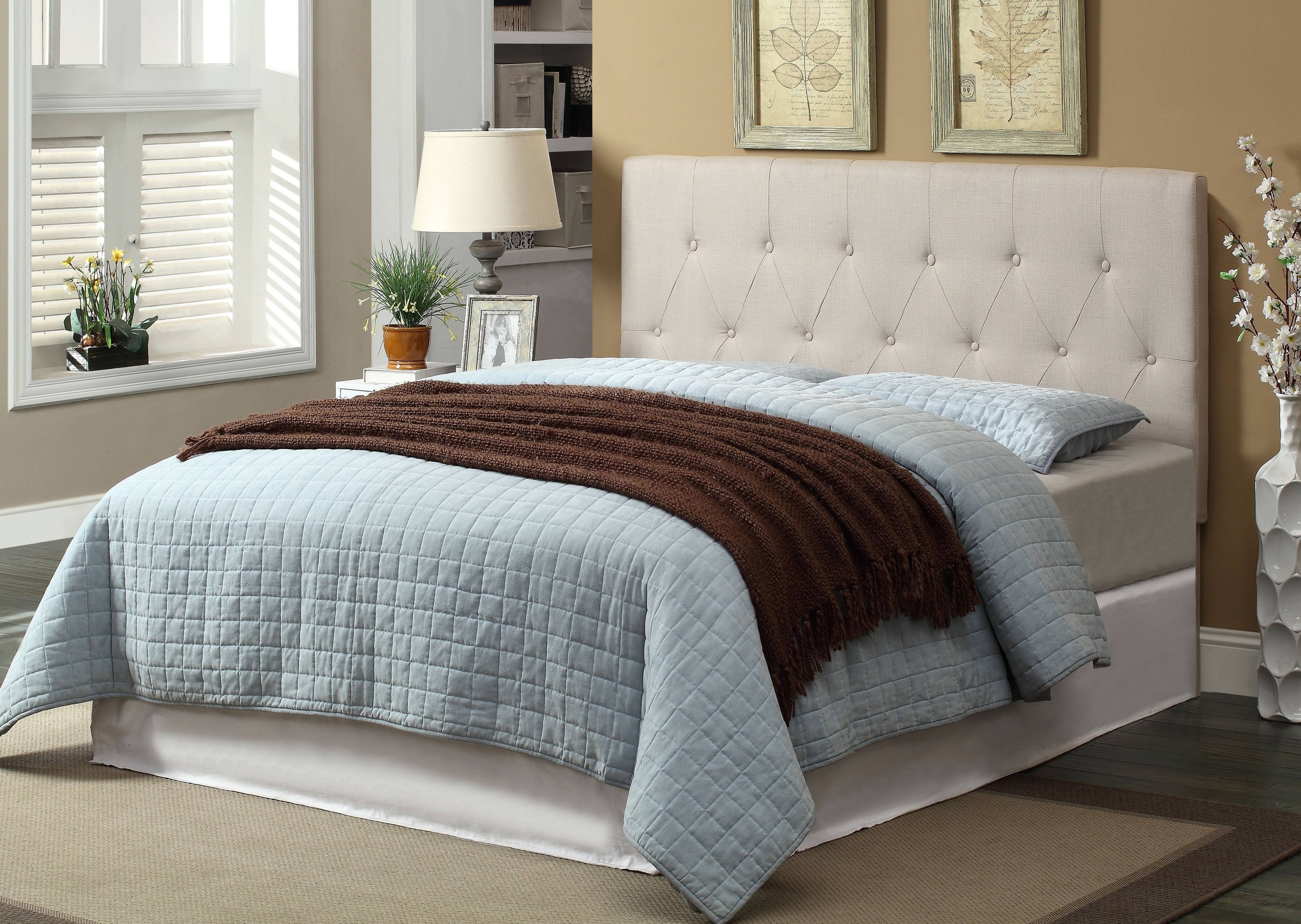 Valdimar Contemporary Fabric Platform Bed in Ivory