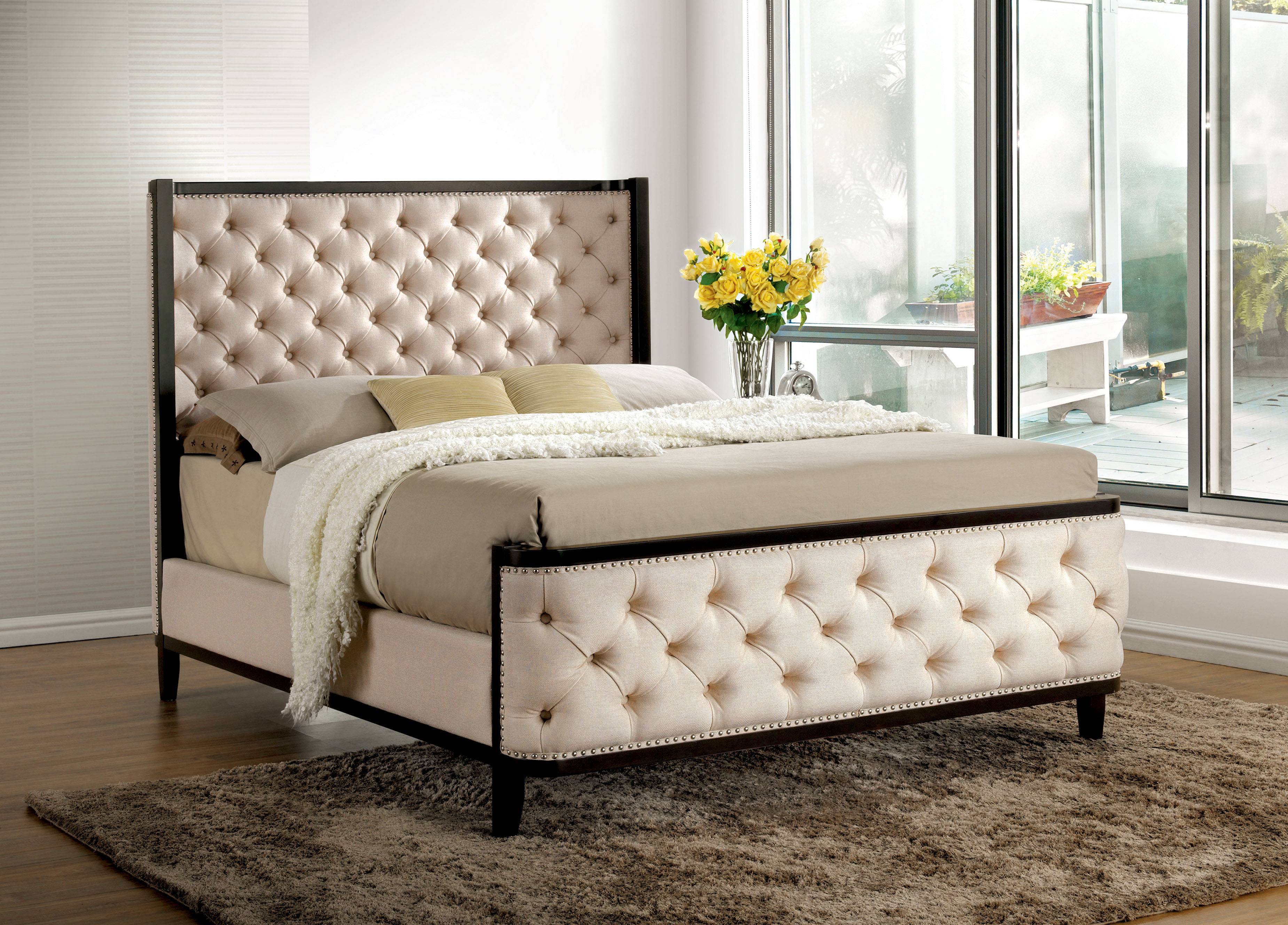 Hinamond Transitional Upholstered Tufted Bed
