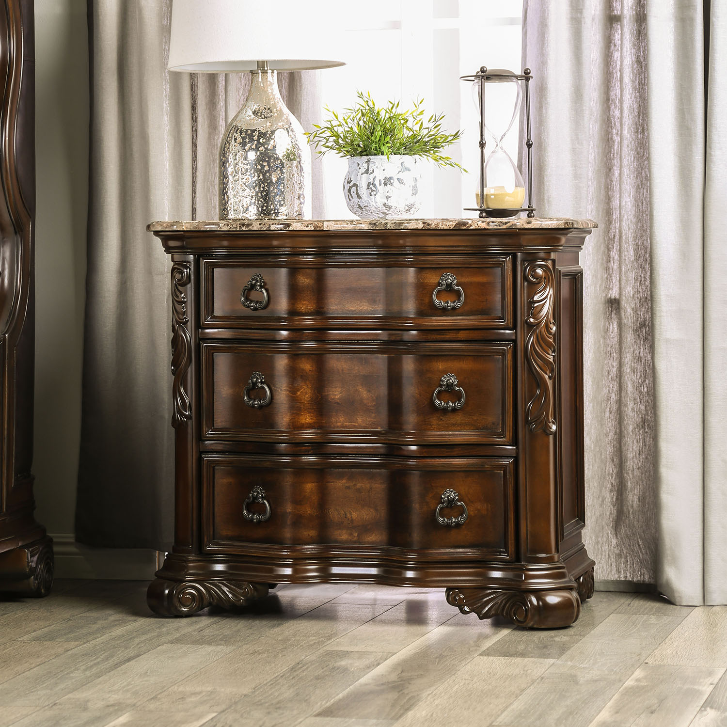 Aolo Traditional 3-Drawer Nightstand