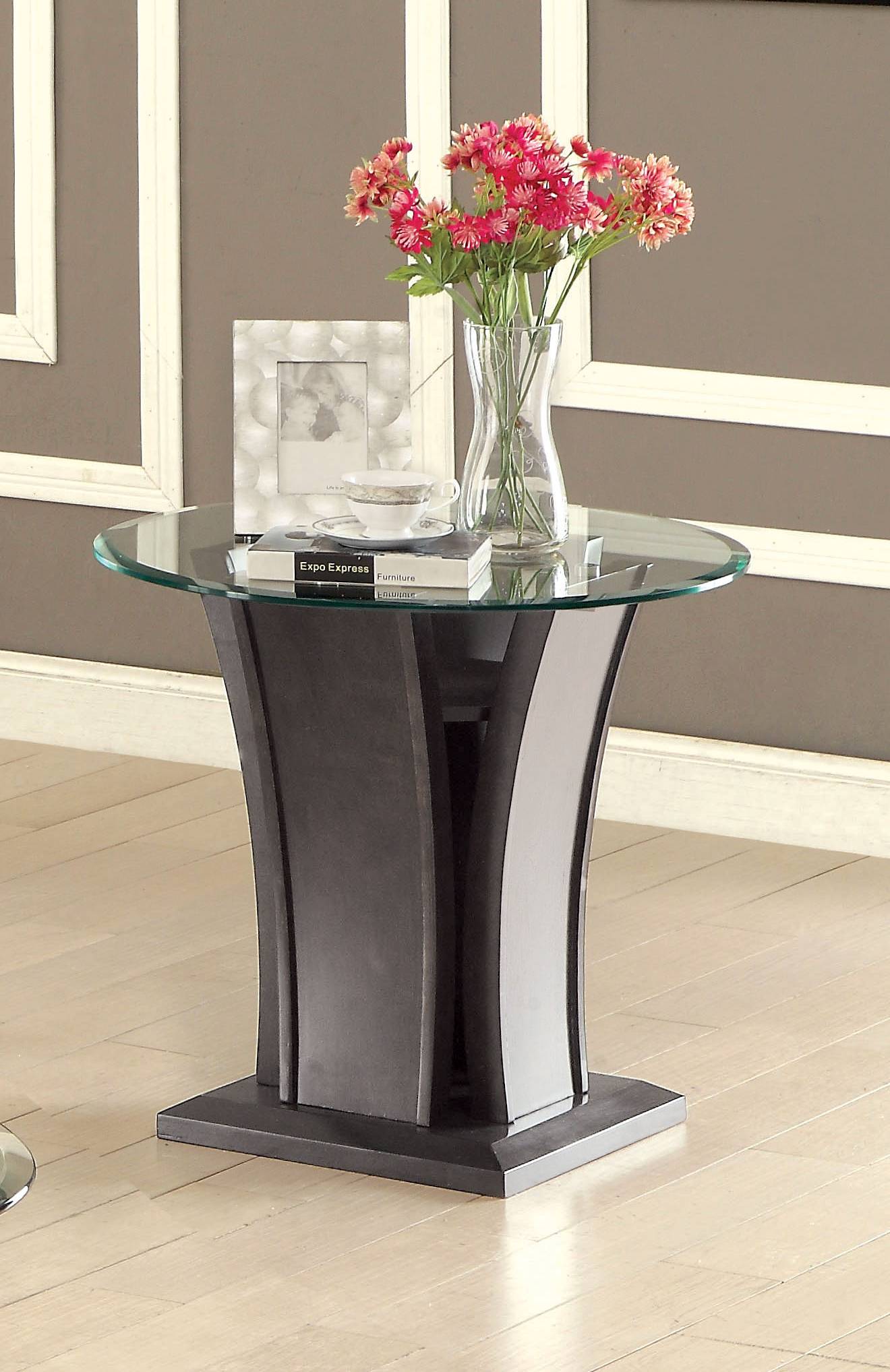Jillyn Contemporary Glass Top End Table in Gray